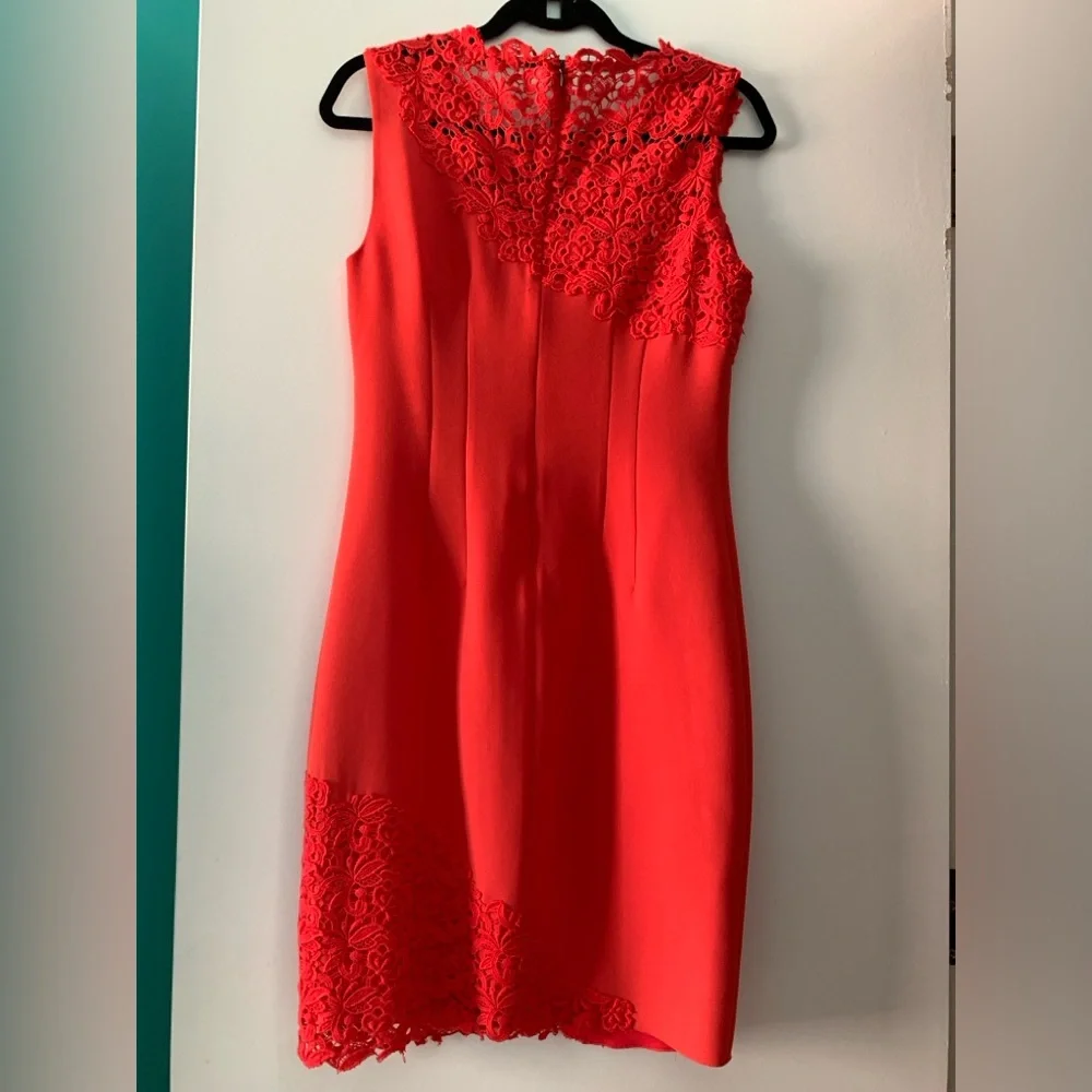 Elie Tahari - Emory Sleeveless Sheath Dress w Lace Detail - size 4 - Picture 3 of 5